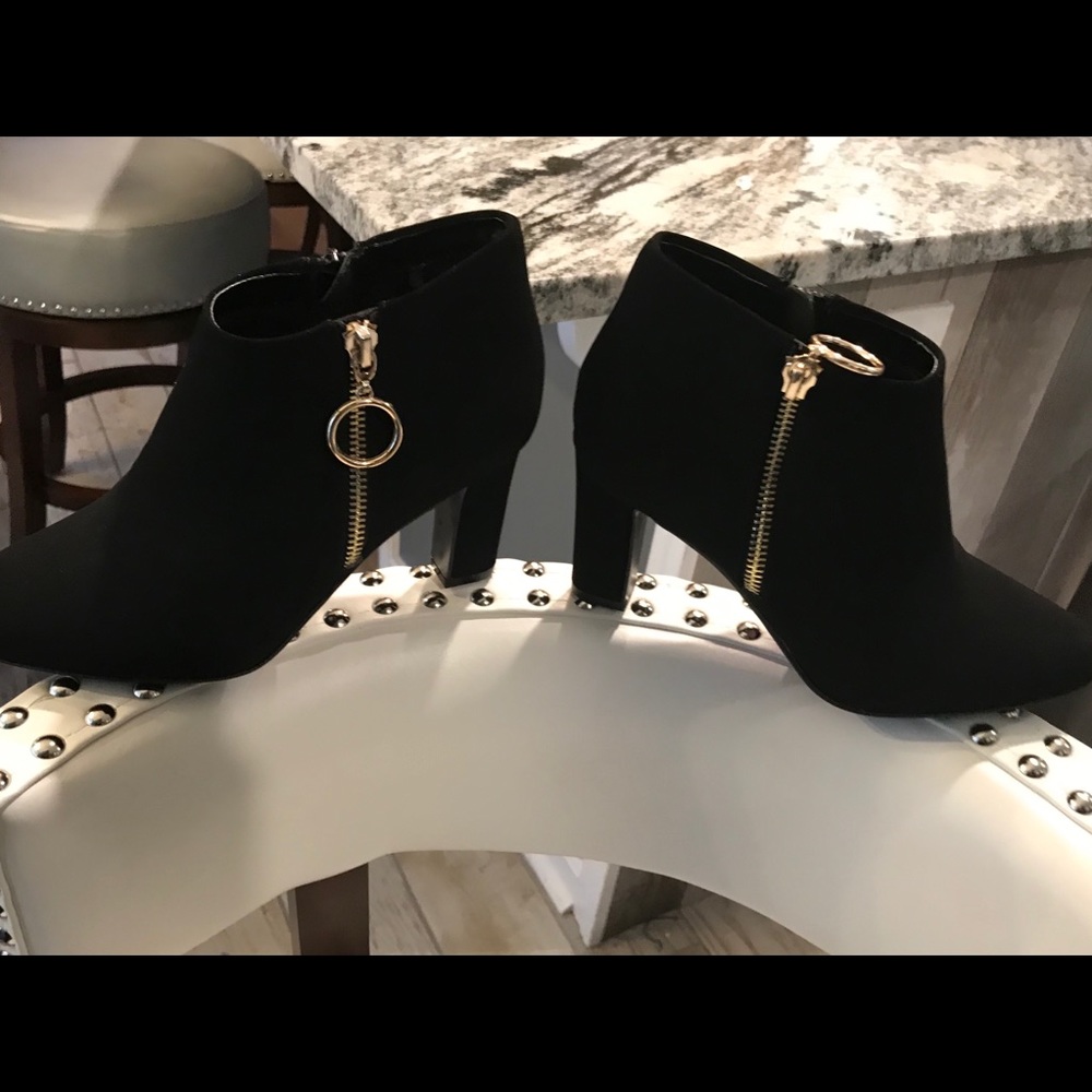 Impo black ankle bootie size 5 1/2